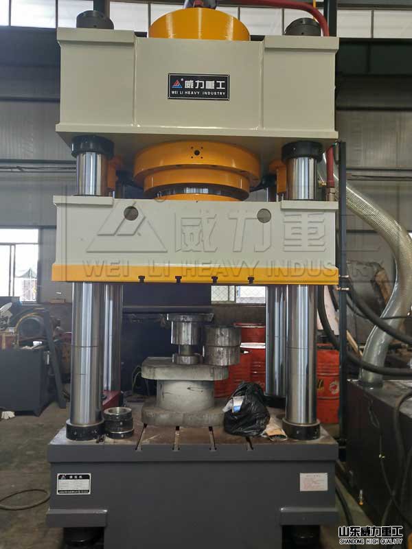 800噸三梁四柱壓力機(YW31-800T)三梁四柱液壓機