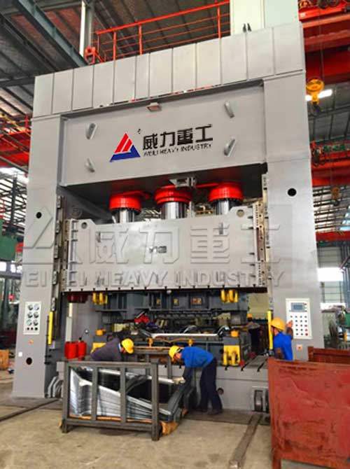 陜汽汽車保險杠模壓成型框架式液壓機